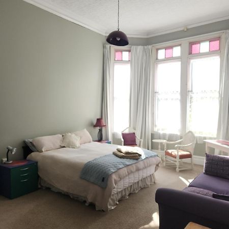Quirky Villa Homestay Whanganui Bagian luar foto